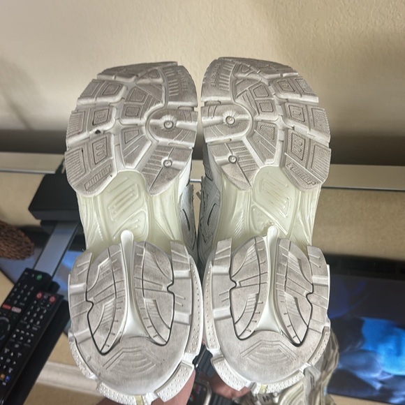 Color white - Picture 4 of 5